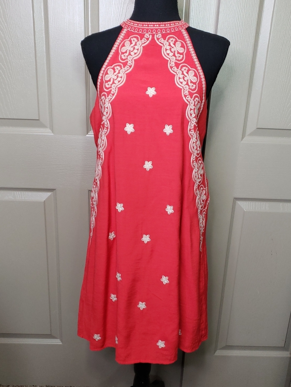 THML Coral Red Embroidered Sleeveless Halter Dress Size Medium